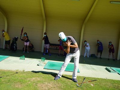 Imagen Cerca de medio centenar de personas de todas las edades inauguran en La Faisanera la primera Escuela Provincial de Golf