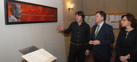 Imagen Un retrato de López Saura da inicio a una exposición de obras inspiradas en Gil de Biedma