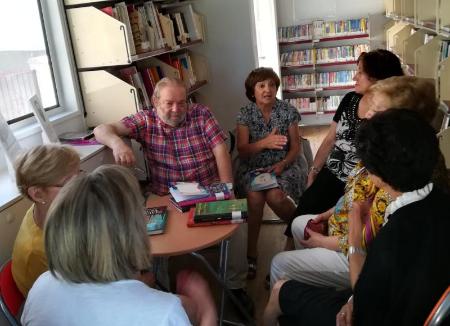 Imagen Las bibliotecarias de los Bibliobuses proponen nuevas formas de acercarse a las letras a través de las Lecturas entre amigos