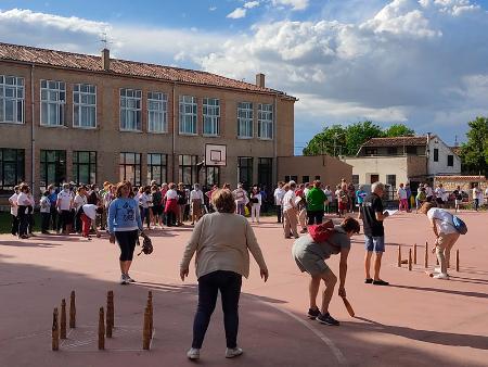 Imagen Cerca de un centenar y medio de personas participan en Fuenterrebollo en la primera jornada de los Juegos Autóctonos del Torneo Interpueblos de la Diputación