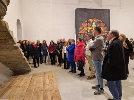 Imagen El proyecto ‘Mujeres artistas en la España Contemporánea’ de la Diputación y el Museo Esteban Vicente llega a la Real Fábrica de Cristales de La Granja a través del ‘Ouroboros’ de Laura Torrado
